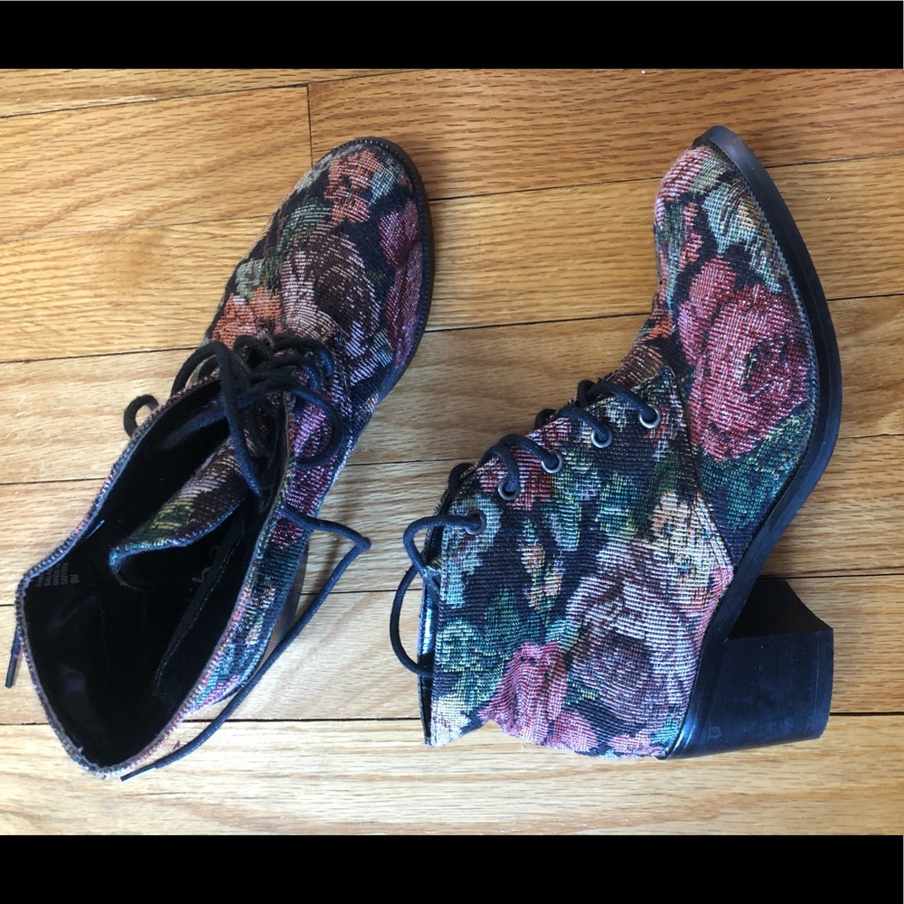 Floral heeled bootie